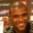 Abidal sonre en la rueda de prensa posterior al entrenamiento.