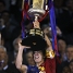 Puyol aixeca la Copa del Rei el 13 de maig.