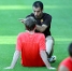 Guardiola, donant instruccions a Hleb.