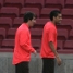 Messi, Alves, Keita y Pinto, durante un rondo.