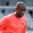Eto'o, muy atento ante una acción de Keita.