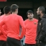 Guardiola hablando con los jugadores del filial, Crcoles, Verds, Vctor Vzquez y Xavi Torres.