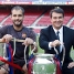 Fotografa histrica con la Liga, la Copa del Rey y la Liga de Campeones. Guardiola con el capitn Carles Puyol, el presidente Joan Laporta, y el secretario tcnico, Txiki Begiristain. Foto: archivo FCB