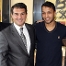 Al acto de la firma han asistido el padre de Jeffren Surez, el presidente Joan Laporta, el propio jugador, el vicepresidente Rafael Yuste y el hermano del jugador. Foto: Miguel Ruiz - FCB
