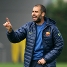 Guardiola dna instruccions als seus jugadors. (Foto: Miguel Ruiz, FCB)