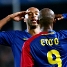 Salutaci militar entre Henry i Eto'o el dia del 4-0 al Bayern. Foto: Arxiu FCB