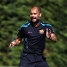 Guardiola, molt actiu, durant el primer entrenament de la setmana. Foto: Miguel Ruiz - FCB.